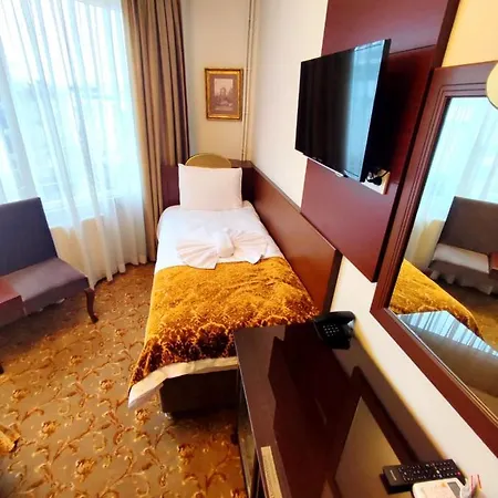 Euro Diamond فندق 3*